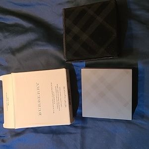 Burberry cashmere compact light honey no.10